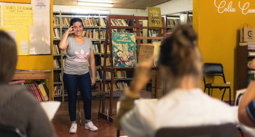 Curso de Lengua de Señas argentinas a cargo de la profesora Milagros Echarte 