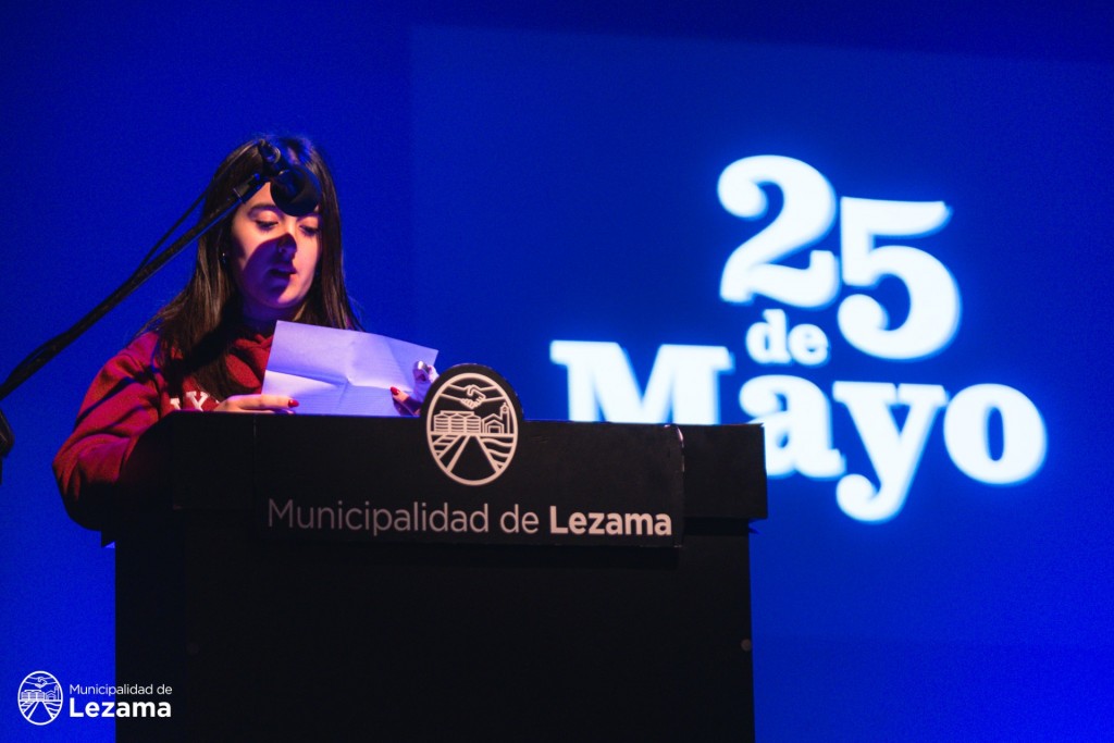  Lezama homenajeó a la Patria en el 214° aniversario de la Revolución de Mayo