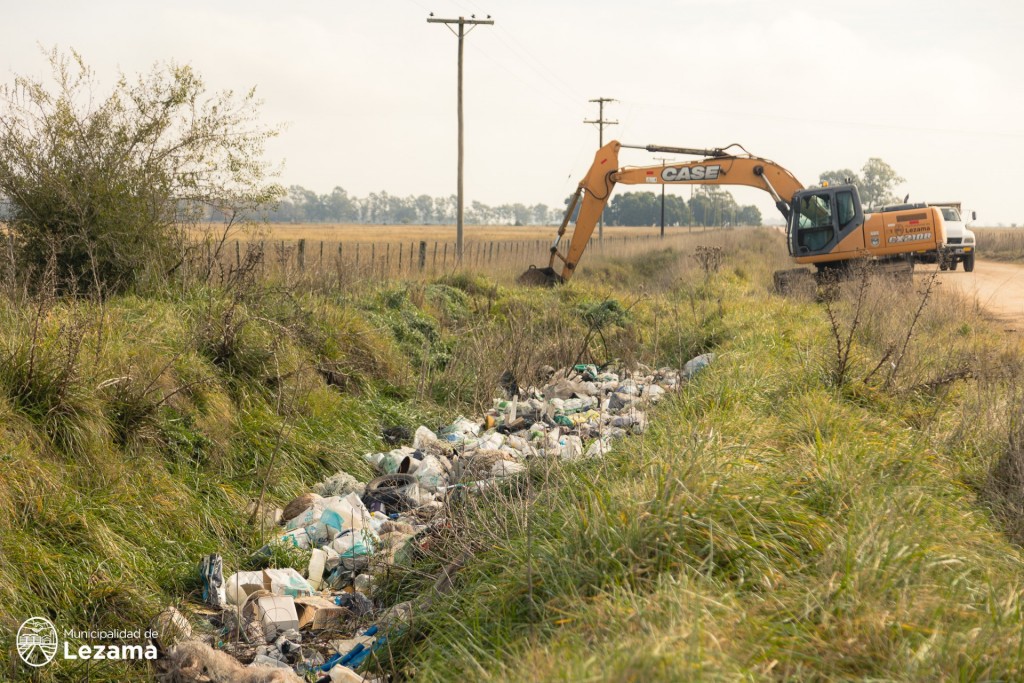 El Municipio retiró 11 camionadas de basura en un camino rural