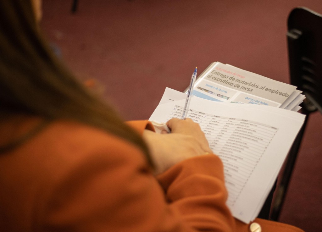 Comienzan las capacitaciones presenciales para autoridades de mesa en los 135 municipios de la Provincia