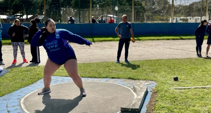 Martina Rojas clasificó en atletismo 