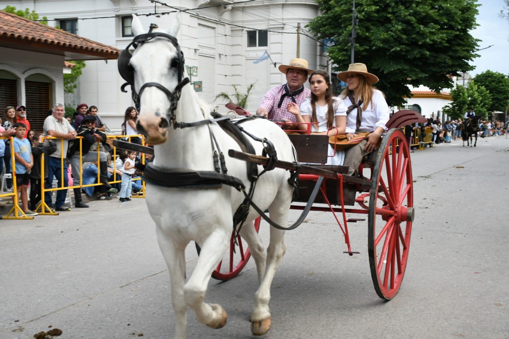 Tradicionalistas de Lezama se lucieron en el desfile del “Día de la Tradición” en Chascomús